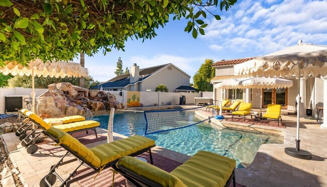 Building Photo - 2431 E Laurel St