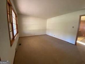 Building Photo - 86 S Forest Ave