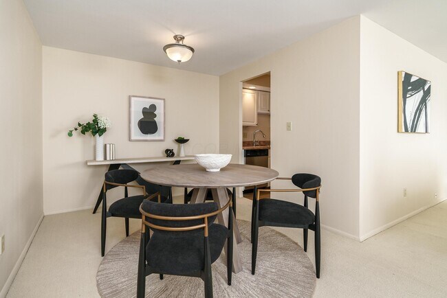 Building Photo - 1000 Urlin Ave