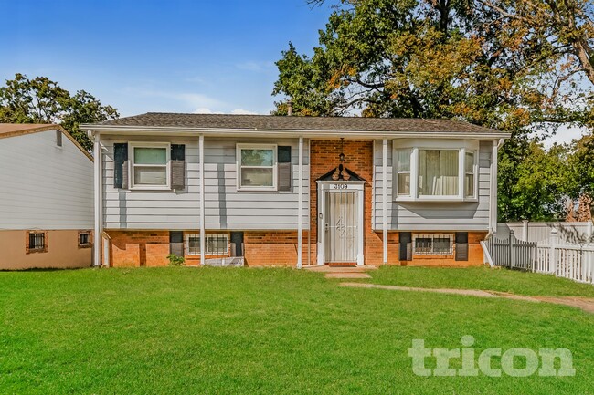 Building Photo - 3109 Lakehurst Ave