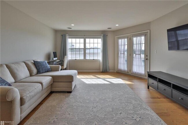 Building Photo - Beautiful 2 Bedroom Condo for Rent