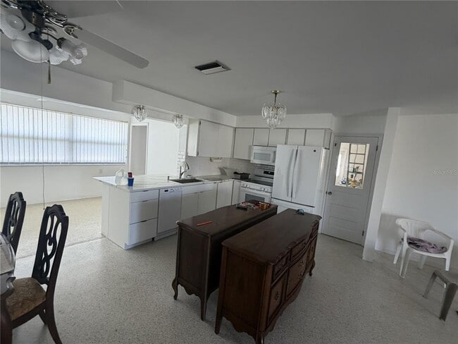 Building Photo - 100 Boca Ciega Dr
