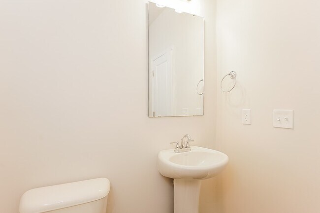 Building Photo - 3 Bedroom in Graniteville!