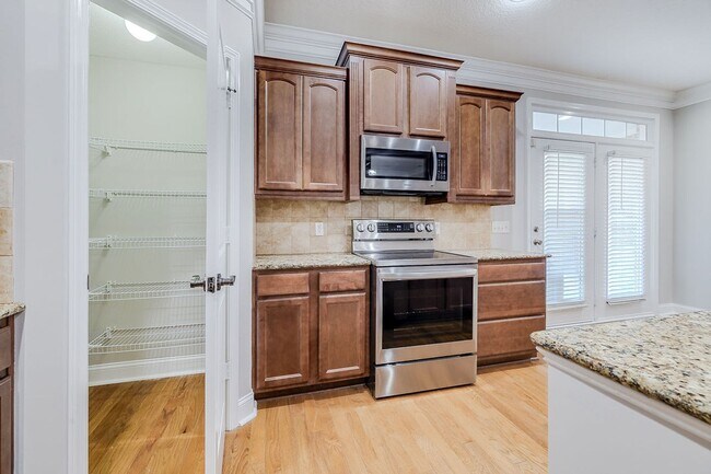 Building Photo - Spacious 4BR Townhome with Elevator in the Heart of Pooler