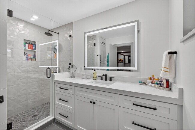 Building Photo - 12 Leeward Cir