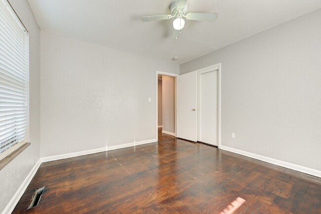 Building Photo - 10313 Whitehaven Rd