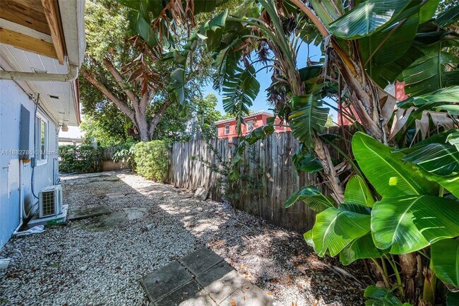 Building Photo - 551 NE 61st St