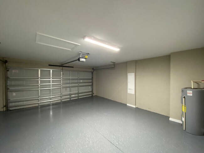 Building Photo - WILL NOT BE AVAILABLE TO SHOW TIL MID AUGU...