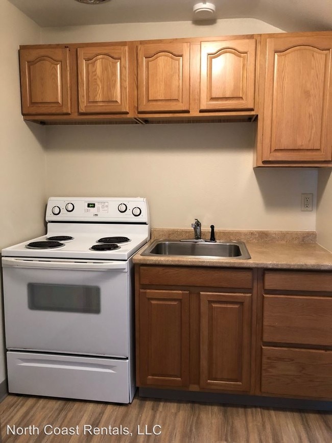 Building Photo - 400 N Holladay Dr