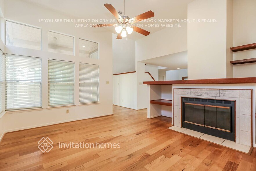 Building Photo - 10 Shallow Pond Pl