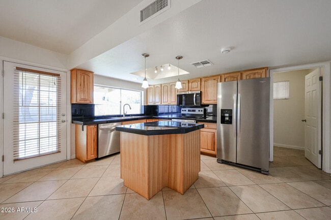 Building Photo - 3015 W Bluefield Ave