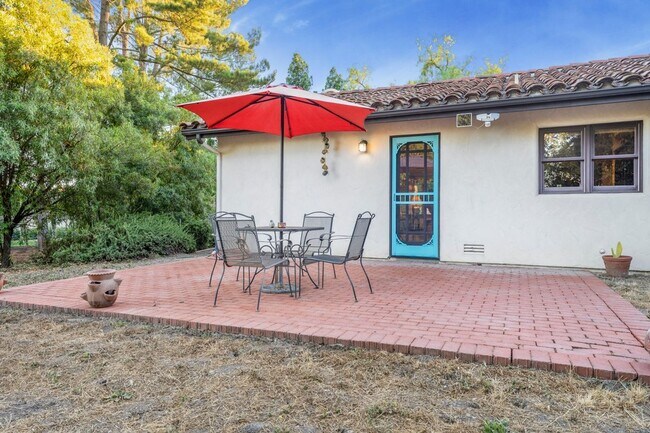 Building Photo - 2245 Jonata St