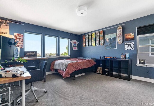 Building Photo - Stunning 4BR House on corner lot in Denver...