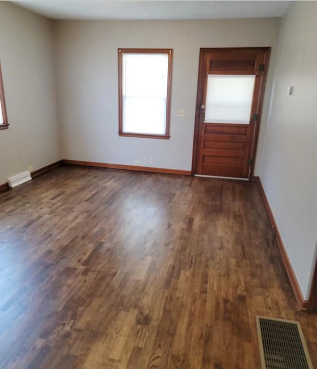 Building Photo - GREAT SILVER LAKE HOME!!