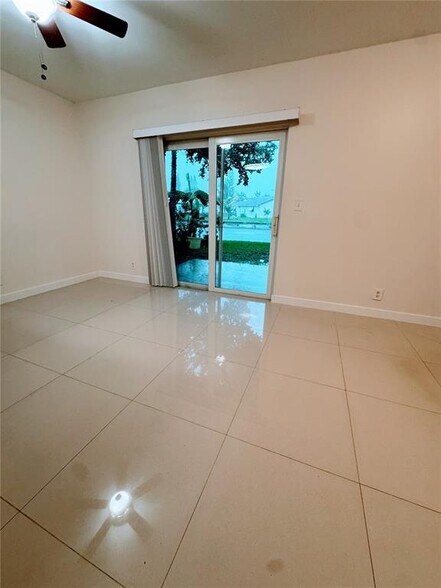 Building Photo - 7610 NW 73rd Ter