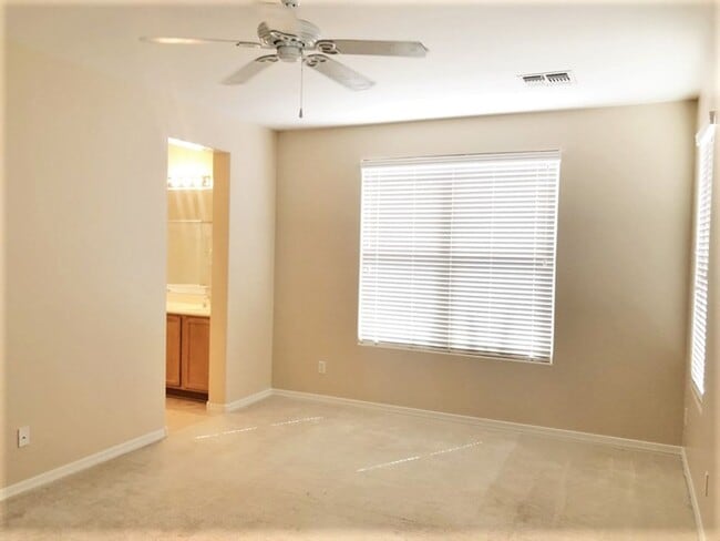 Building Photo - Beautiful 4 Bedroom / 2 Bath, in North Pho...