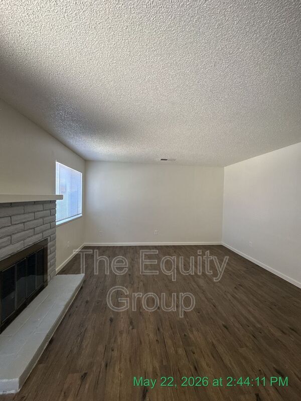 Building Photo - 148 S Peppertree St