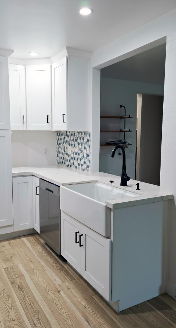 Building Photo - 785 W 19th St