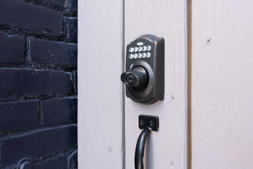 Building Photo - 701 E Kentucky St