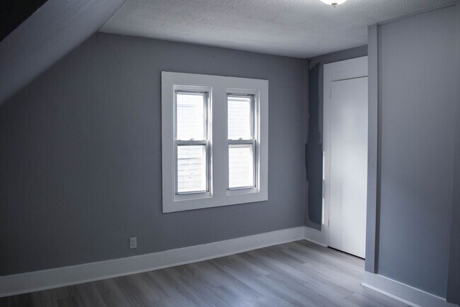 Building Photo - 91 Henry St