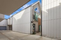 Building Photo - 3411 Albion St