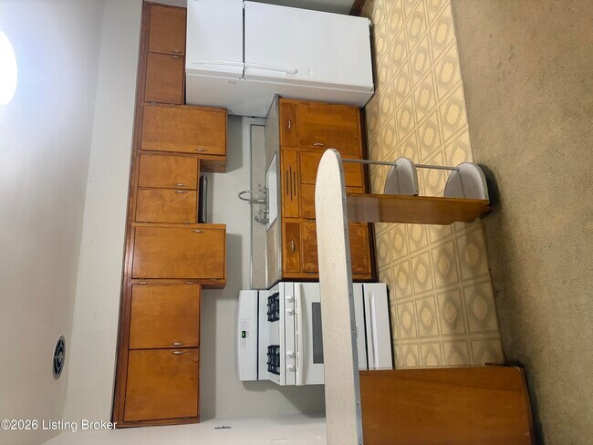 Building Photo - 218 W Florence Ave