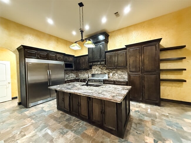 Building Photo - 12250 Charlotte Dr