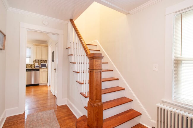 Building Photo - 315 S Orchard St