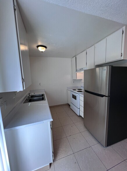 Building Photo - 1155 Delphinium St