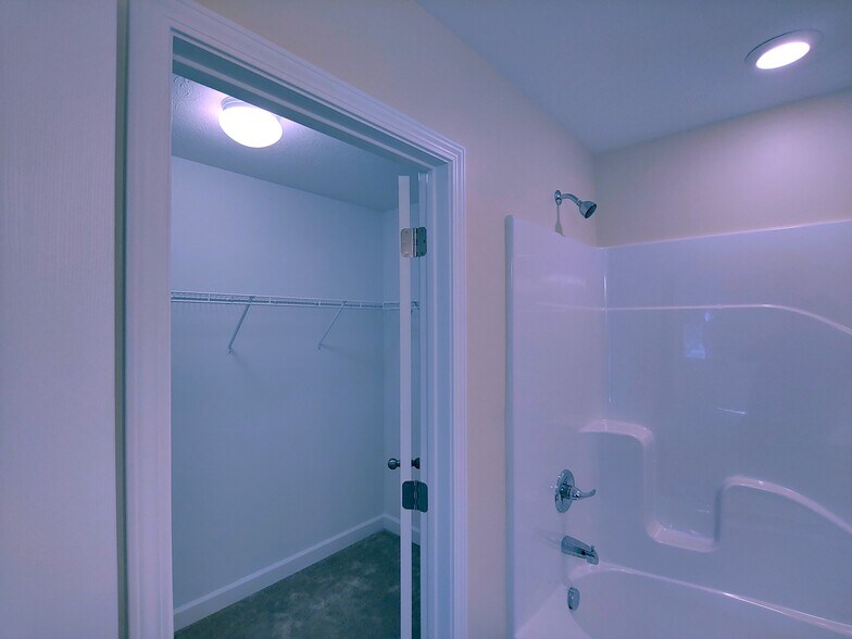 Master walk-in closet - 7762 Knue Rd