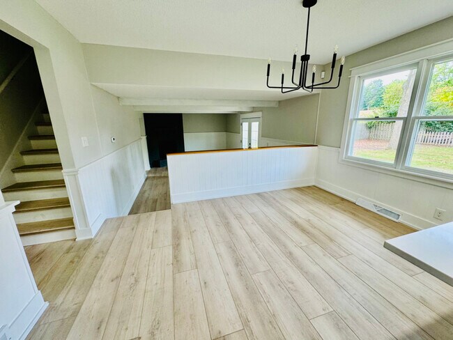 Building Photo - 5800 Ponderosa Dr