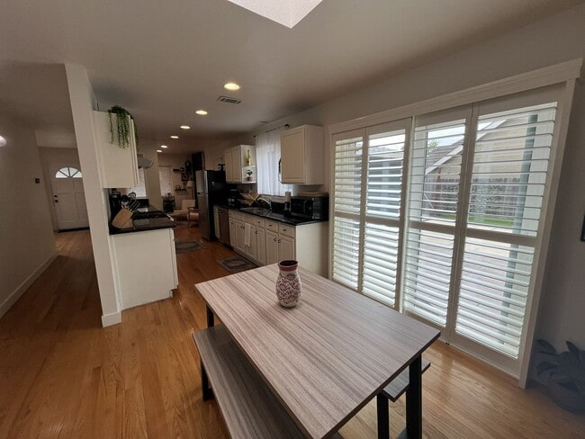 Building Photo - Charming 3 bedroom, 2 bathroom home for rent in Granite Bay, CA!