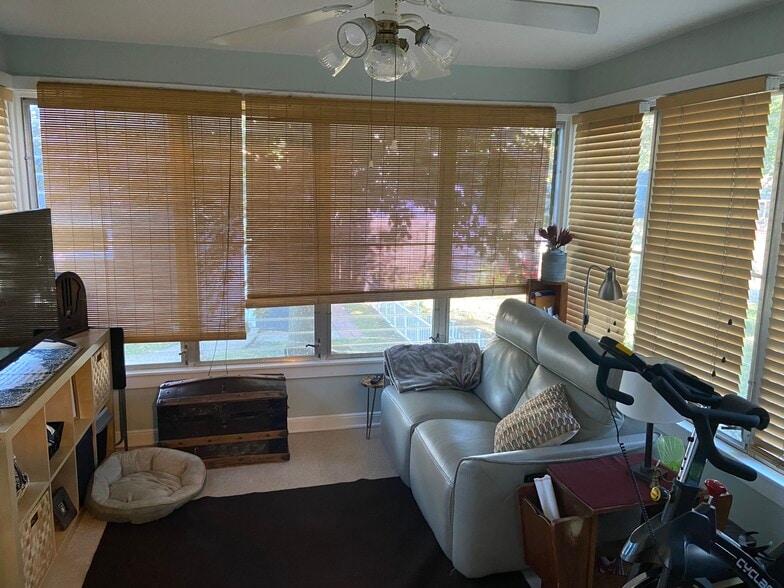 Sun room/Screen porch - 5451 Washburn Ave S