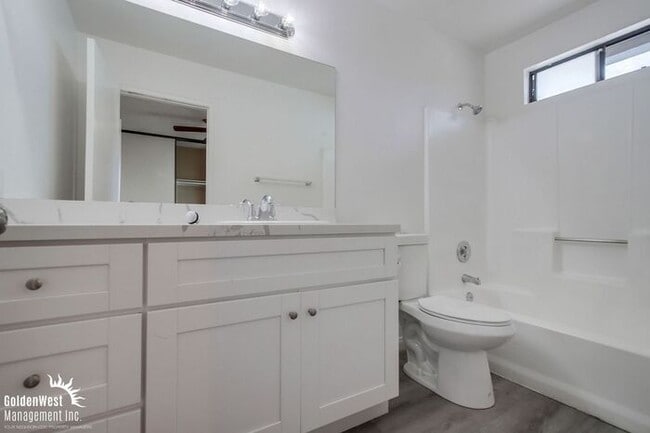 Building Photo - Charming 2Bdm 1Ba Apartment in the North P...