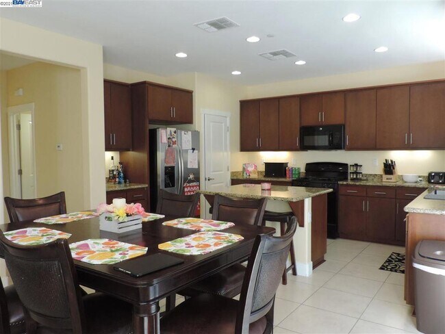 Building Photo - 18517 Admiral Way