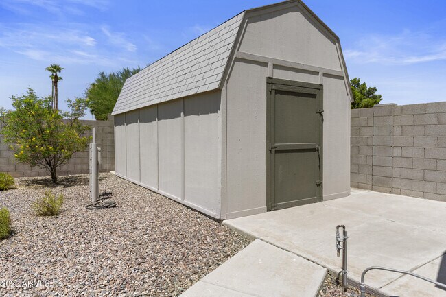 Building Photo - 2442 E Diamond Ave