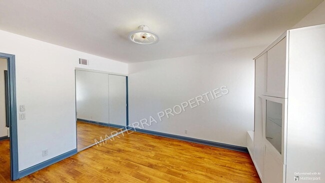 Building Photo - 2-Bedroom/2.5 Bath Townhome in Irvine!