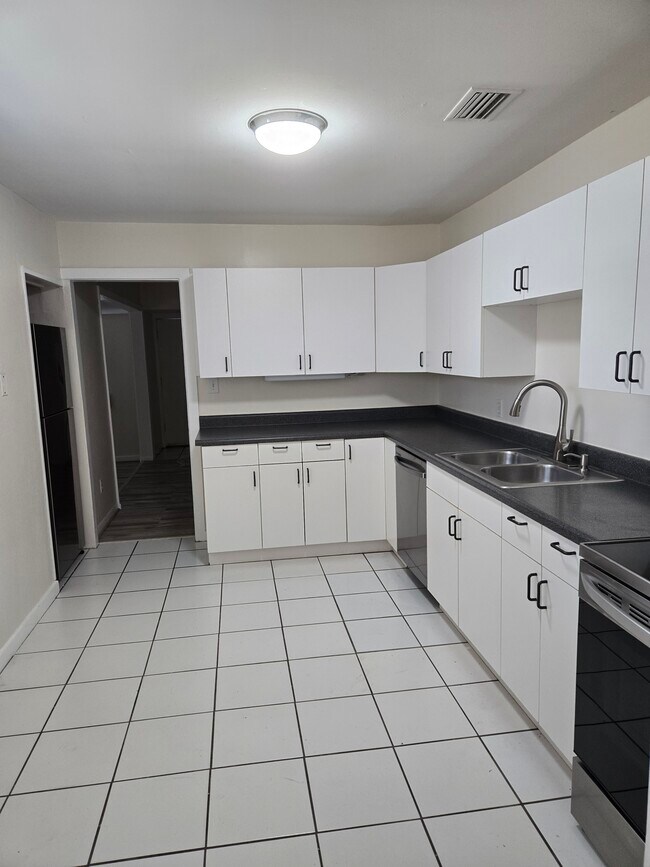 Building Photo - 3620 S Hesperides St