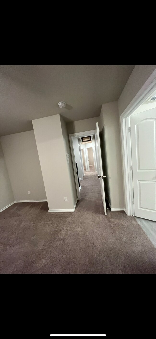 Building Photo - 2312 Davenport Dr