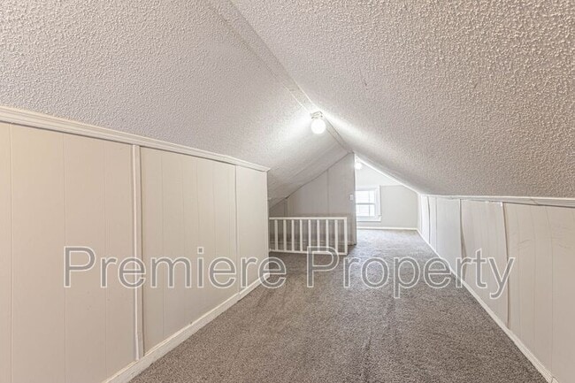 Building Photo - 4604 NE 47th St