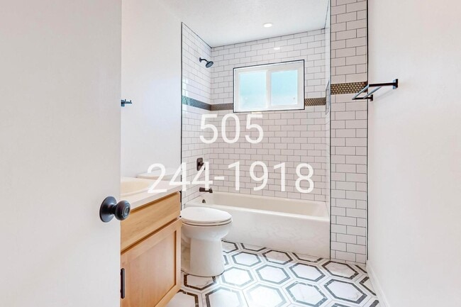 Building Photo - 1601 Georgia St NE