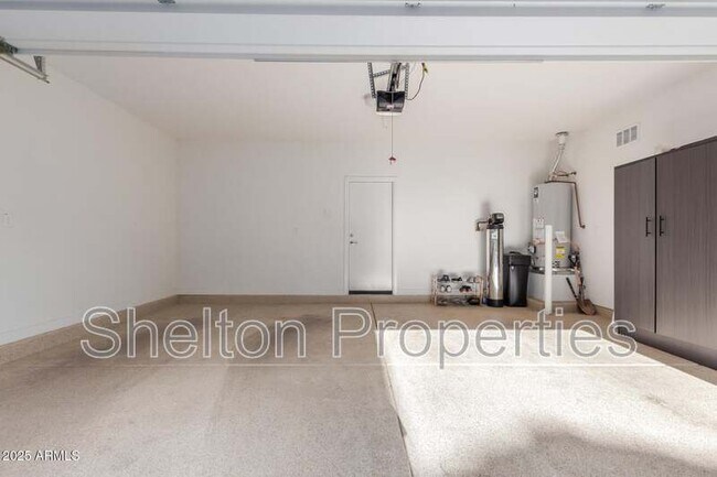 Building Photo - 1310 N Zane Dr