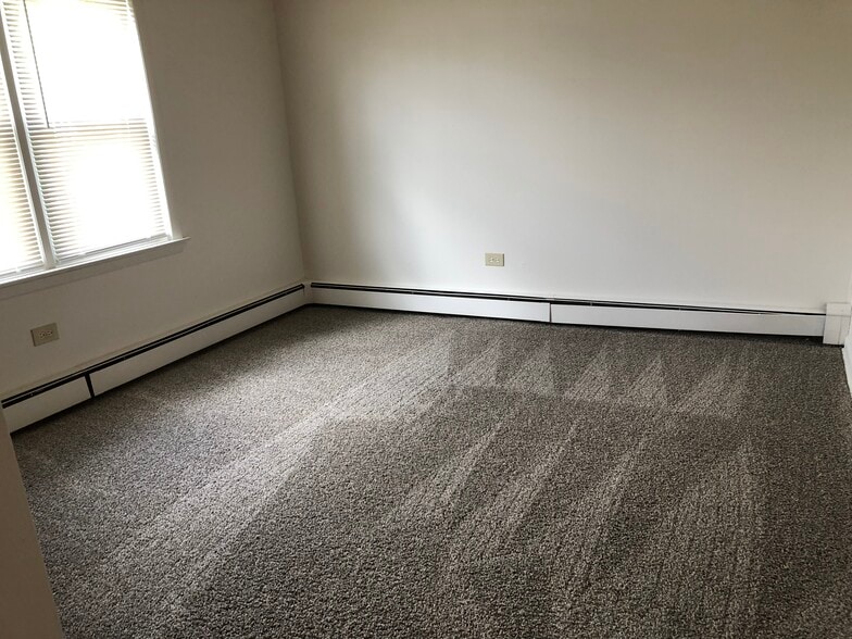 Bedroom - 10807 S Pulaski Rd