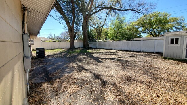 Building Photo - Updated 3 Bedroom 2 Bath Home