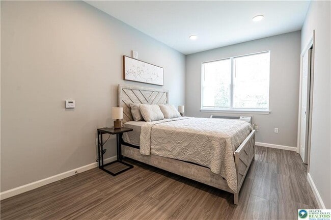 Building Photo - 948 N Front St