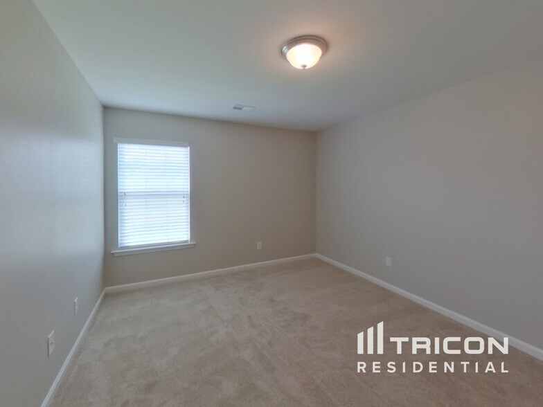 Building Photo - 224 Elmhaven Dr