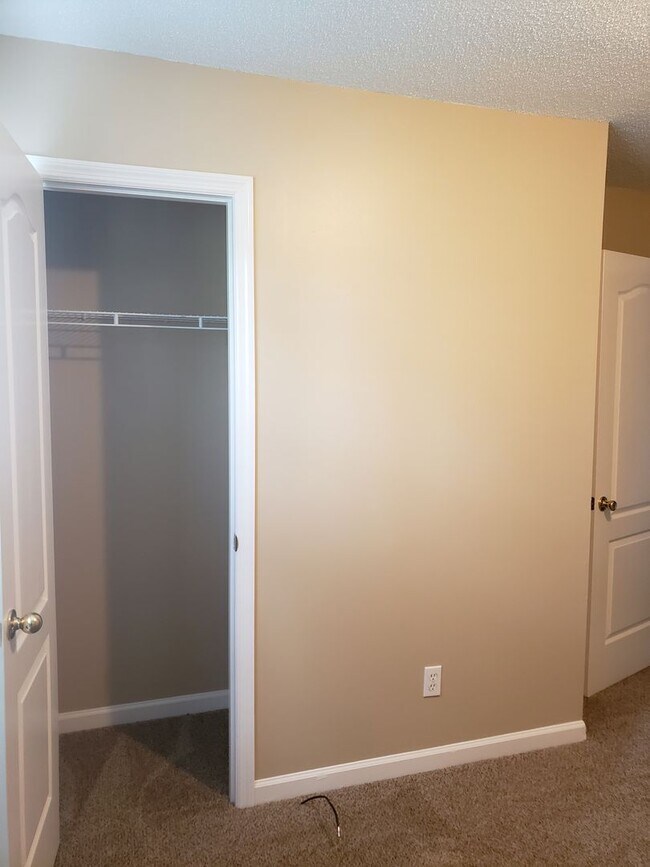 Building Photo - Rent Ready in New Market