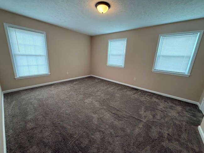 Building Photo - 226 Hickory Trail