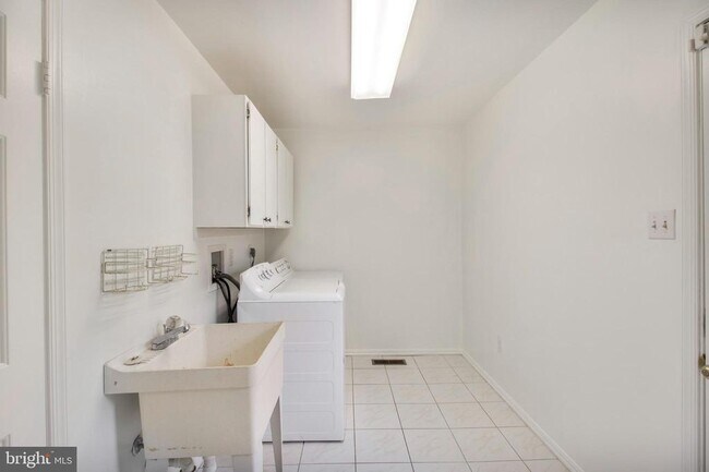 Building Photo - 13920 Wagon Way