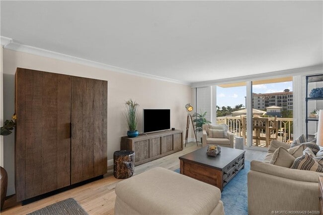 Building Photo - 125 S Ocean Ave